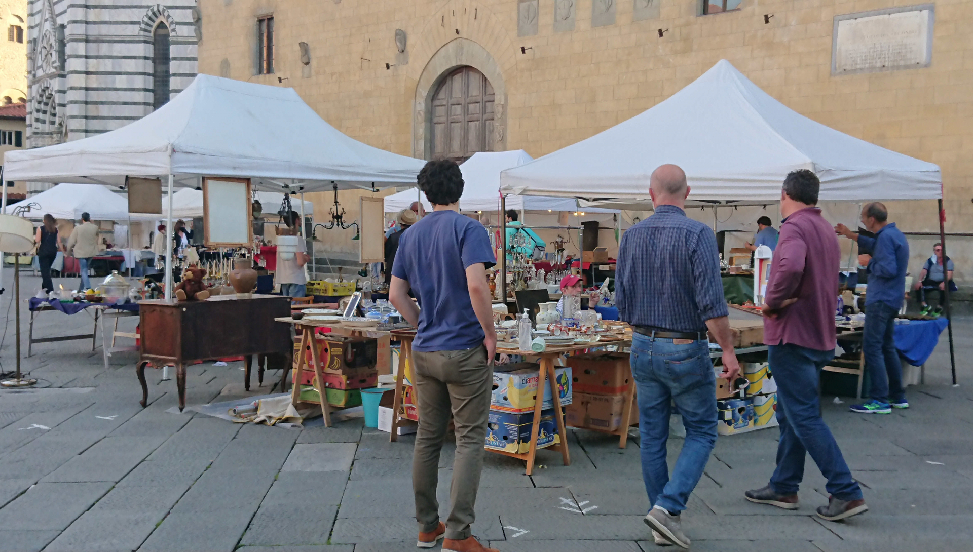 ​Mercato Antiquario: domenica terzo appuntamento in piazza del Duomo
