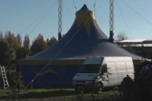 Un circo contemporaneo in un vivaio abbandonato